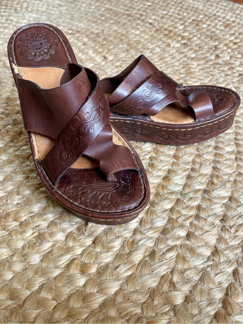 Born Brown Tooled Leather Wedge Sandle With Toe Loop Size 8